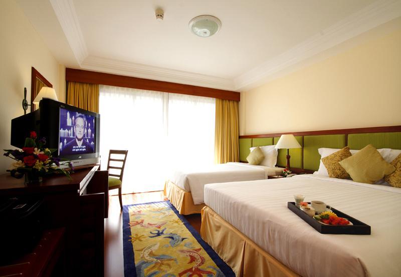 Kalim Resort Patong Exterior foto